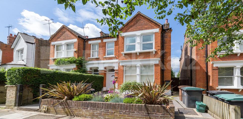 			THIS PROPERTY IS NOW ON HOLD, 2 Bedroom, 1 bath, 1 reception Flat			 Muswell Avenue, Muswell Hill 